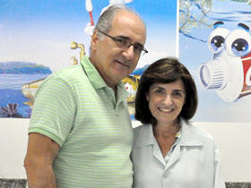 Prof. Leonardo Tostes, coordenador de Odontologia, e profa. Licnia Damasceno, odontopediatra - foto: Unifeso
