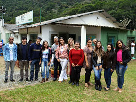 Prefeito Tricano, Carla Tricano e equipes do CRAS Fischer e Educa Esportes - Foto: Marcelo Roza