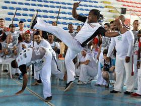 Capoeiristas de cidades de vrios estados participam de encontro no Ginsio Pedro - Foto: Jorge Maravilha