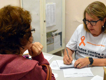 Pacientes recebem avaliação médica - Foto: Jorge Maravilha