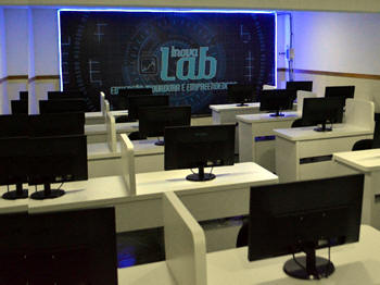 O primeiro InovaLab (laboratório de informática) da rede municipal de ensino de Teresópolis - Foto: AsCom PMT