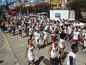 Bloco desfila pelo Centro - Foto: Portal Ter 2010