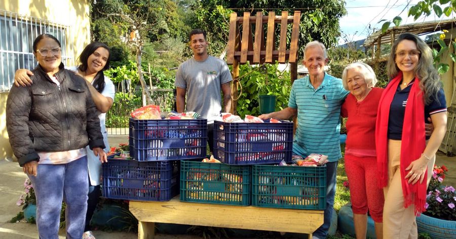 Entrega de alimentos no Lar Feliz - Foto: AsCom PMT