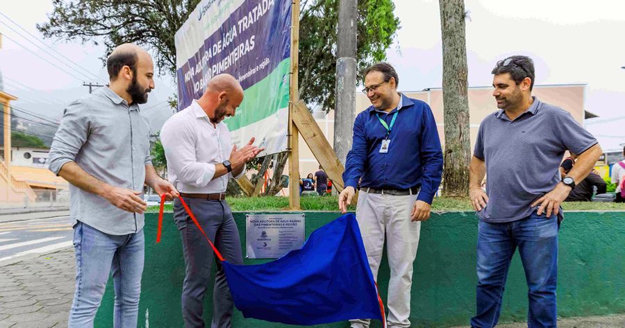 O Prefeito de Teresópolis, Vinicius Claussen, e o superintendente da Concessionária Águas da Imperatriz, Jackson Pires, participaram da entrega da nova estrutura - Foto: AsCom PMT