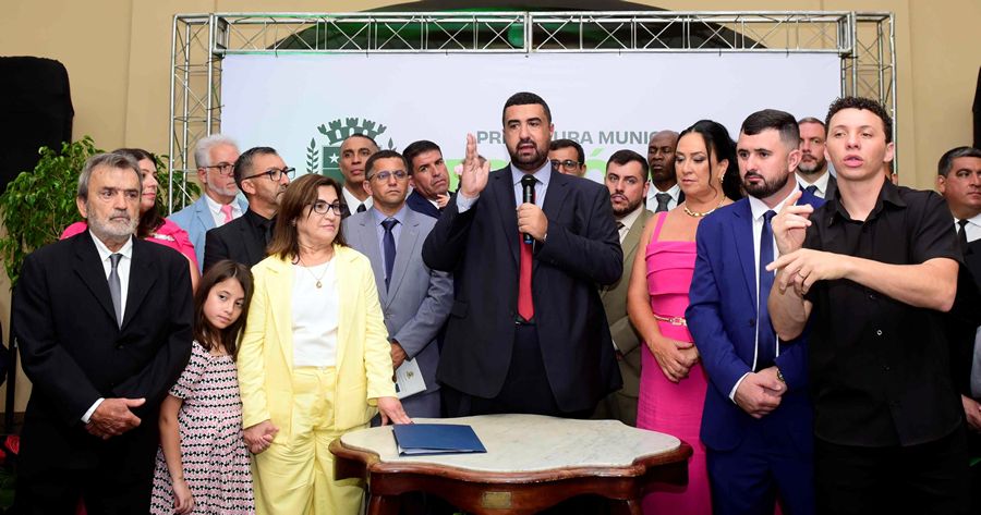 Prefeito de Teresópolis, Leonardo Vasconcellos anuncia medidas - Foto: AsCom PMT