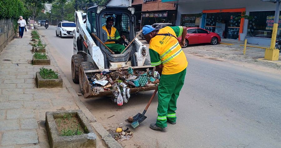 Equipes da Secretaria de Obras e Serviços Públicos iniciou os trabalhos de manutenção e limpeza em Teresópolis - Foto: AsCom PMT