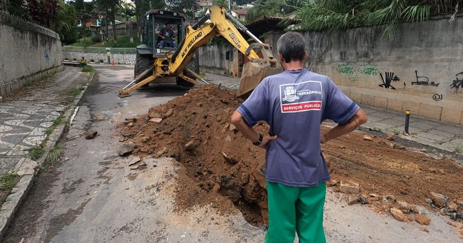 Reparo de galeria pluvial na Rua Estado do Rio de Janeiro, em Araras - Foto: AsCom PMT