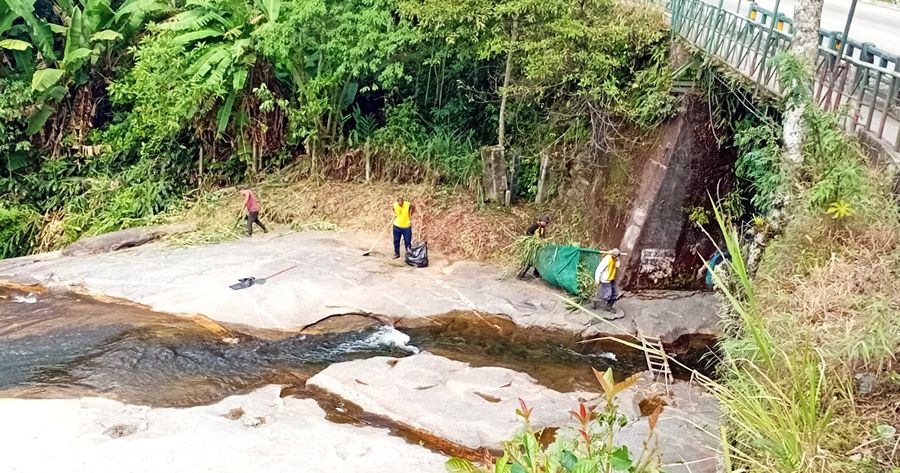 Piscina Sloper recebeu limpeza geral - Foto: AsCom PMT